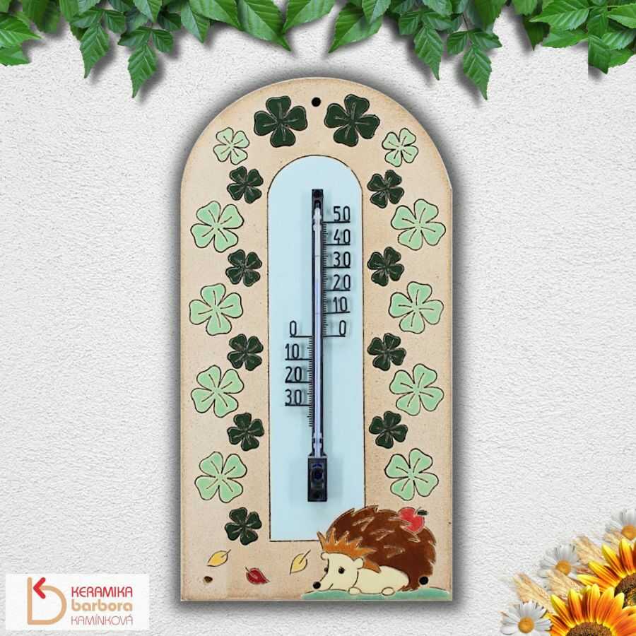 Keramický velký venkovní nástěnný kovový či plastový teploměr se čtyřlístky pro štěstí a ježkem